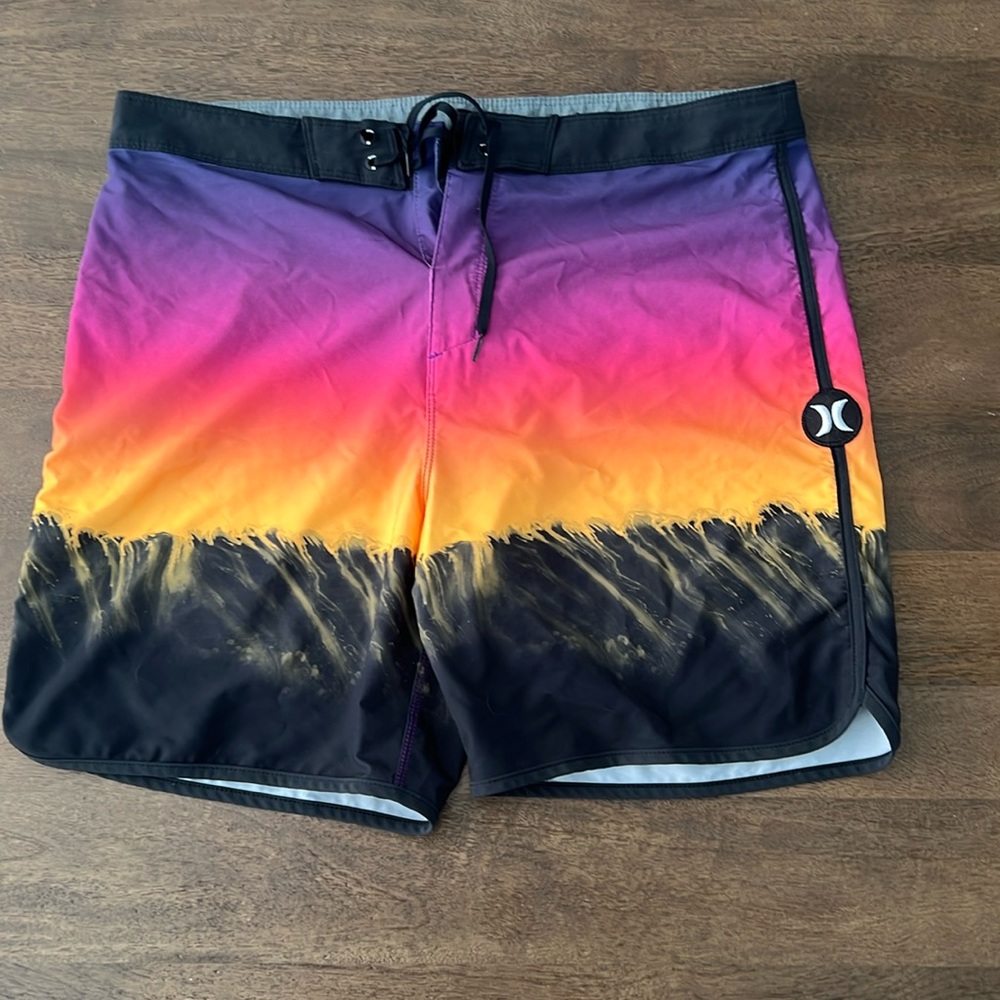 Men’s Hurley Phantom Board Shorts, 34, Like New